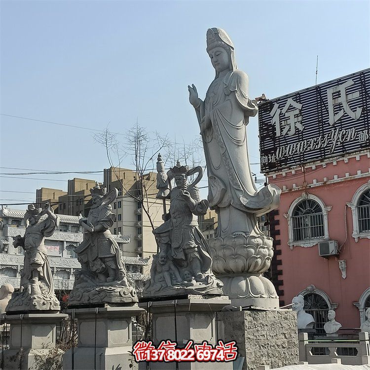 精美關公、佛像和石獅子雕刻，青石裝點美化廣場