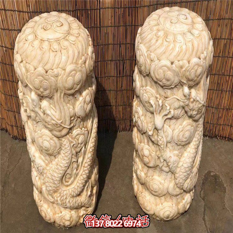 精美石柱浮雕擺件，添上龍庭院門口的濃濃文化氣息