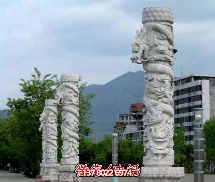 集大理石、石雕、龍柱于一體的大理景觀廣場