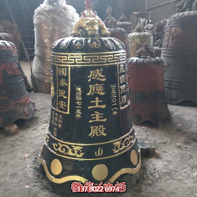 古典鑄銅大型掛鐘，為寺廟祠堂擺放