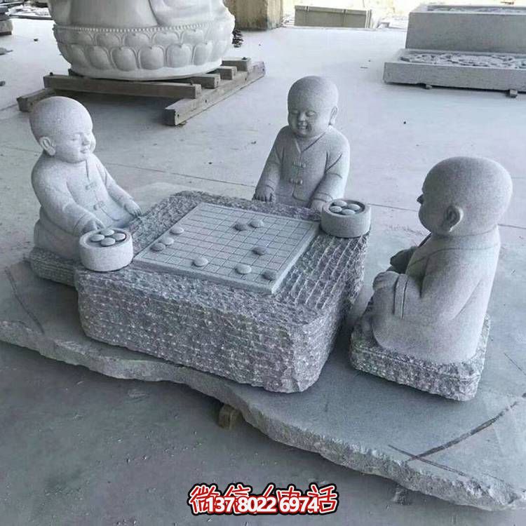 花崗巖雕像裝點庭院，打造精致奇趣景觀