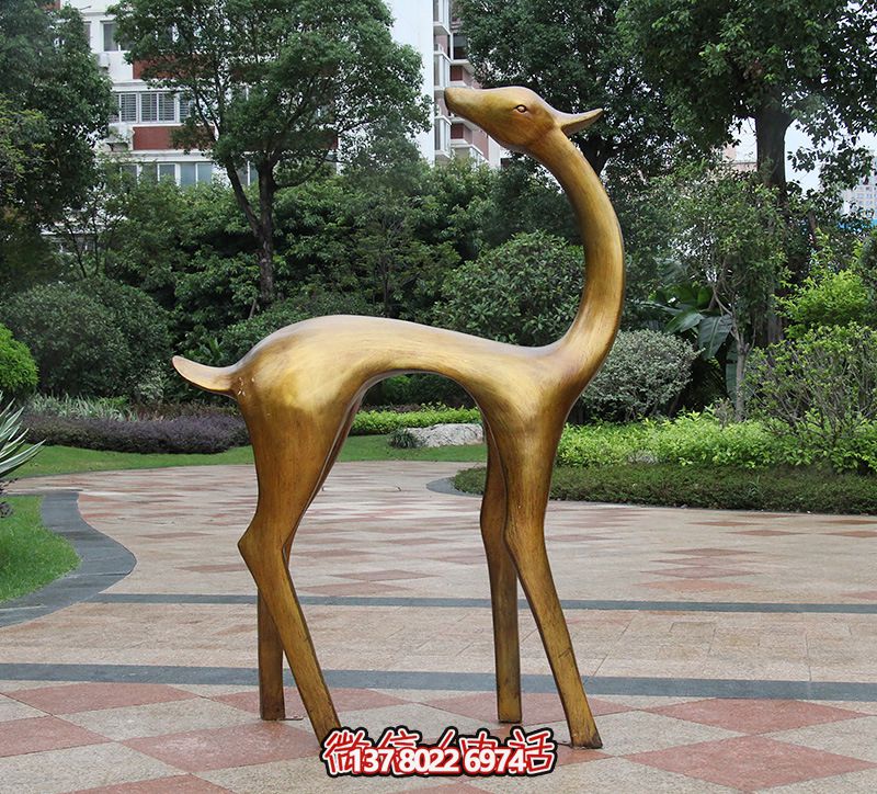 “不銹鋼梅花鹿雕塑，為公園增添藝術(shù)氣息”